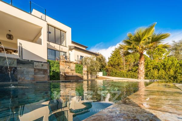 Villa contemporaine avec vue panoramique