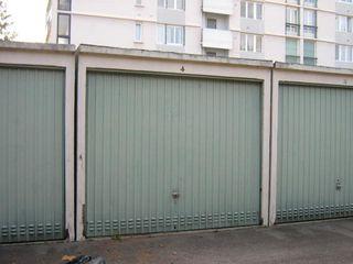Parking · Location Decines (69150)