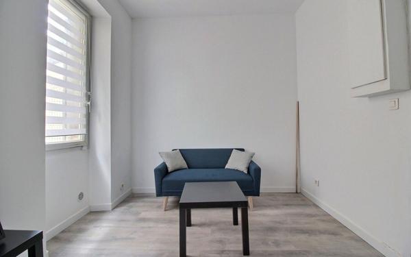 Appartement à vendre    2 pièces • 25,40 m2 Marseille 3