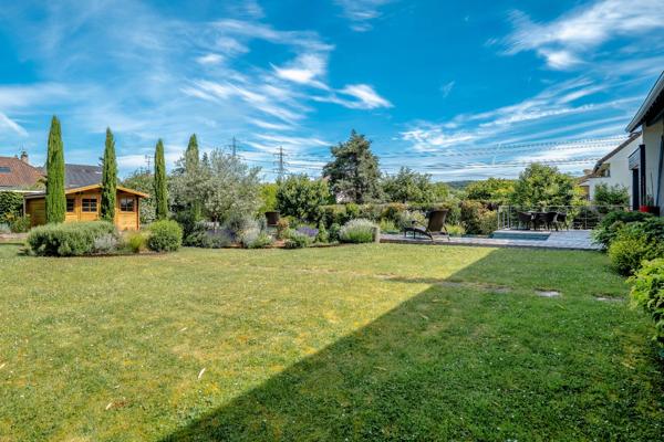 Demeure de prestige avec piscine à débordement