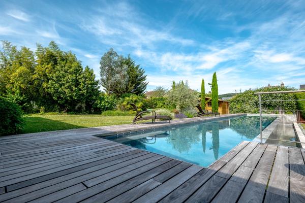 Demeure de prestige avec piscine à débordement