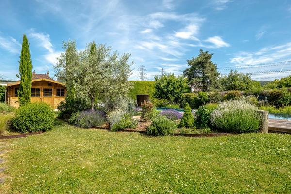 Demeure de prestige avec piscine à débordement