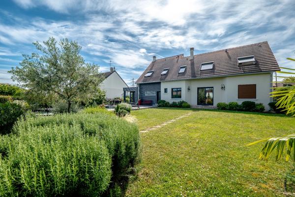 Demeure de prestige avec piscine à débordement