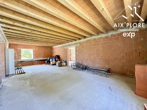 Grange de 592 m² sur parcelle de 889 m²