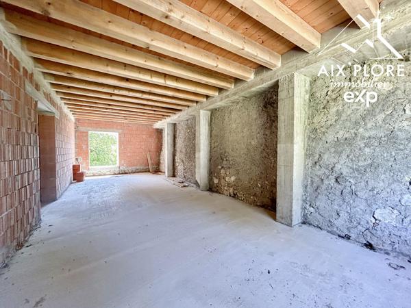 Grange de 592 m² sur parcelle de 889 m²