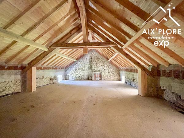 Grange de 592 m² sur parcelle de 889 m²