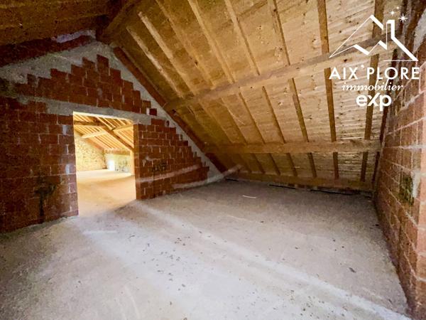 Grange de 592 m² sur parcelle de 889 m²