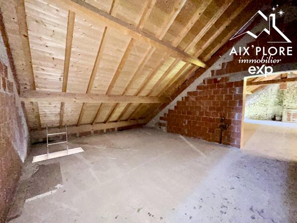 Grange de 592 m² sur parcelle de 889 m²