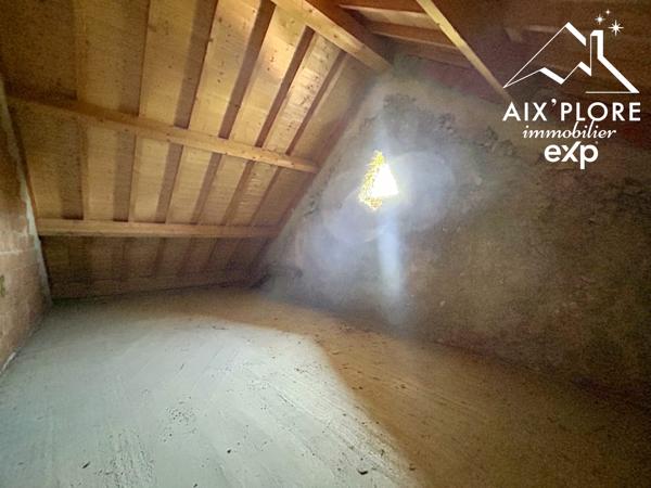 Grange de 592 m² sur parcelle de 889 m²