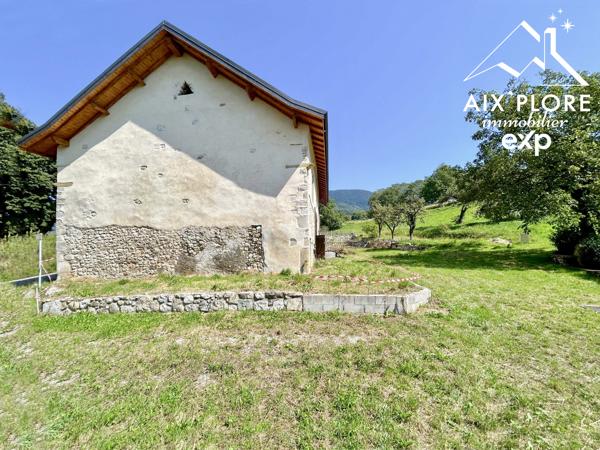 Grange de 592 m² sur parcelle de 889 m²