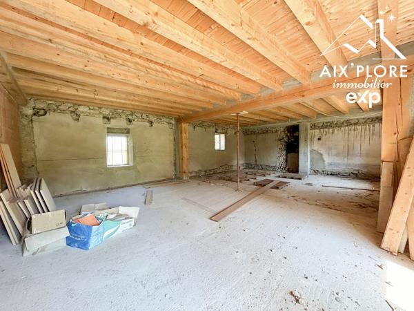 Grange de 592 m² sur parcelle de 889 m²