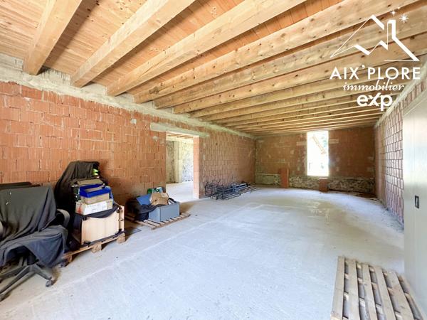 Grange de 592 m² sur parcelle de 889 m²