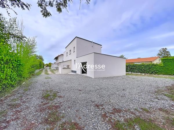 l'Adresse Immobilier - La Salvetat Saint Gilles - Maison T4 de 127 m2 sur un grand terrain piscinable de 1566m² avec garage