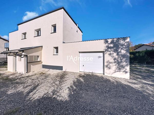 l'Adresse Immobilier - La Salvetat Saint Gilles - Maison T4 de 127 m2 sur un grand terrain piscinable de 1566m² avec garage