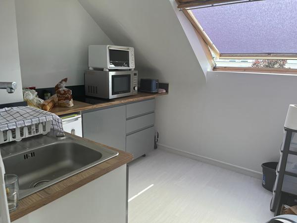 Saumur, proche gare, écoles, commerces. Appartement meublé T1 BIS  avec place de parking