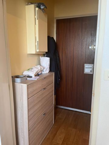 Saumur, proche gare, écoles, commerces. Appartement meublé T1 BIS  avec place de parking