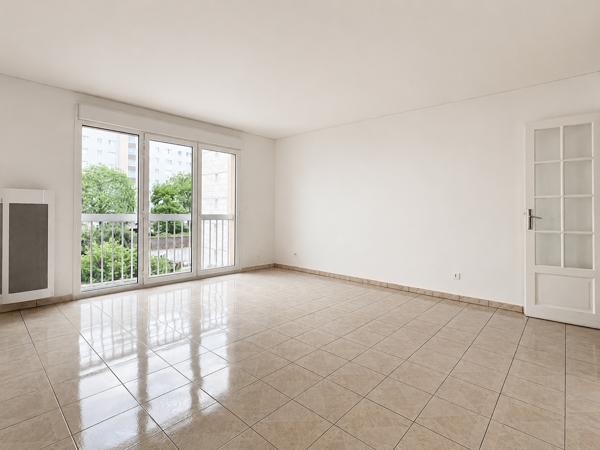 Choisy-le-Roi, Gambetta, grand 2 pièces de 50,68 m² avec balcon, libre et rénové