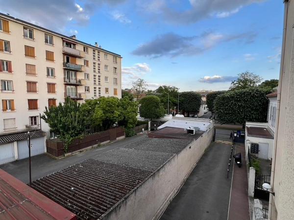 Choisy-le-Roi, Gambetta, grand 2 pièces de 50,68 m² avec balcon, libre et rénové