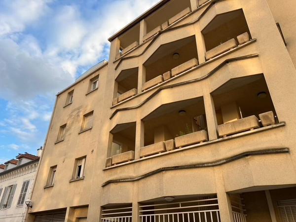 Choisy-le-Roi, Gambetta, grand 2 pièces de 50,68 m² avec balcon, libre et rénové