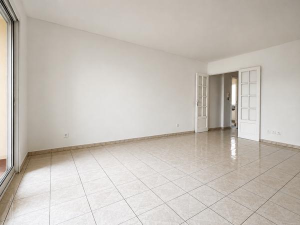 Choisy-le-Roi, Gambetta, grand 2 pièces de 50,68 m² avec balcon, libre et rénové