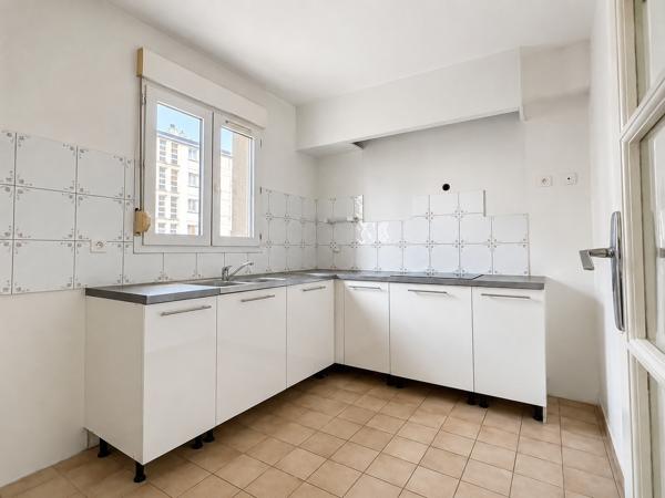 Choisy-le-Roi, Gambetta, grand 2 pièces de 50,68 m² avec balcon, libre et rénové