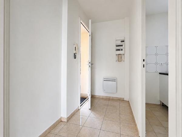 Choisy-le-Roi, Gambetta, grand 2 pièces de 50,68 m² avec balcon, libre et rénové