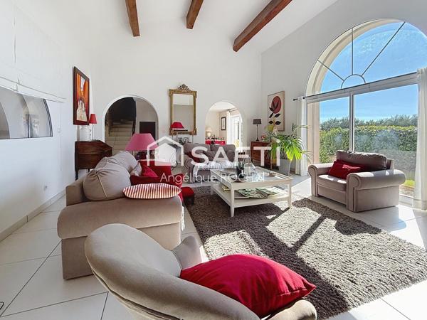 Languedocienne T6 grand garage piscine cuisine d'été