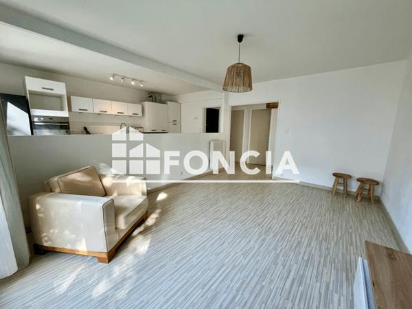 Location Appartement 4 pièces 74.55 m² - 14, rue Jean-François TARTU Brest 29200