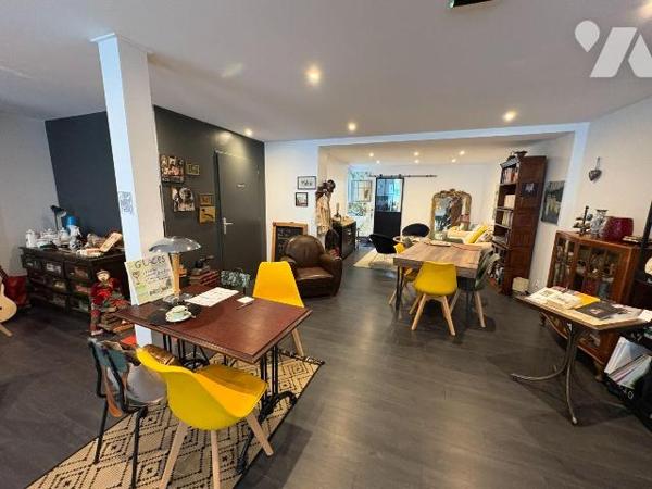 Nouveauté!
CRIEL SUR MER, idéalement situé en centre ville, un immeuble comprenant :
Au rez-d...