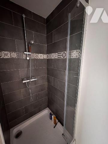 Nouveauté!
CRIEL SUR MER, idéalement situé en centre ville, un immeuble comprenant :
Au rez-d...