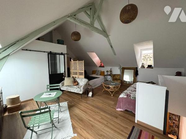 Nouveauté!
CRIEL SUR MER, idéalement situé en centre ville, un immeuble comprenant :
Au rez-d...