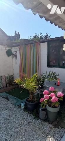 Nouveauté!
CRIEL SUR MER, idéalement situé en centre ville, un immeuble comprenant :
Au rez-d...