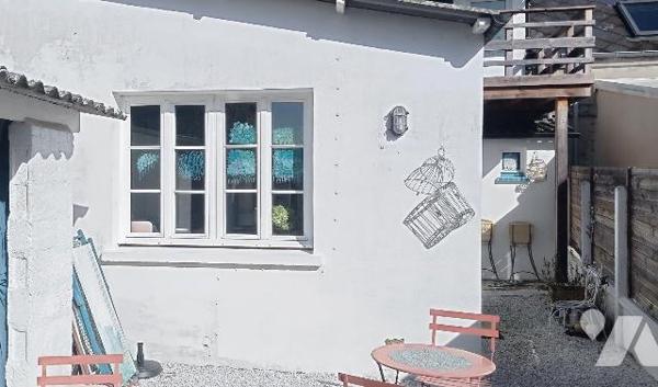 Nouveauté!
CRIEL SUR MER, idéalement situé en centre ville, un immeuble comprenant :
Au rez-d...