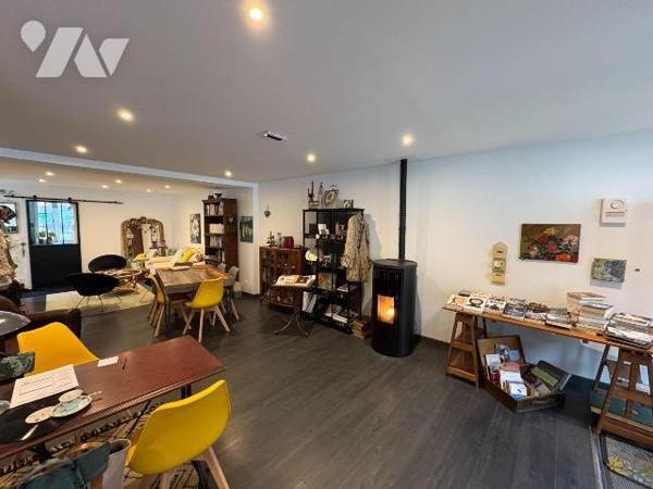 Nouveauté!
CRIEL SUR MER, idéalement situé en centre ville, un immeuble comprenant :
Au rez-d...