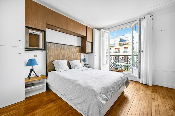 Un magnifique appartement  Haussmannien de 2 chambres avec balcon au 6ème étage