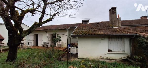 VIC-FEZENSAC, Maison de rue avec garage et jardin