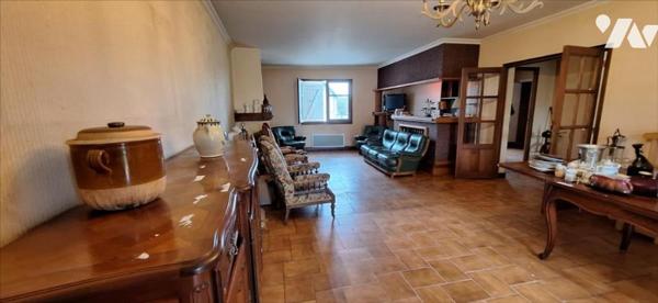 VIC-FEZENSAC, Maison de rue avec garage et jardin