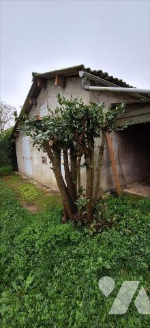 VIC-FEZENSAC, Maison de rue avec garage et jardin