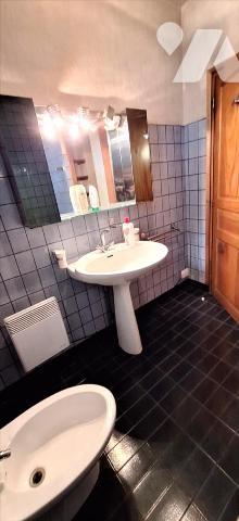 VIC-FEZENSAC, Maison de rue avec garage et jardin