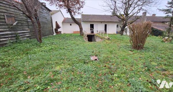 VIC-FEZENSAC, Maison de rue avec garage et jardin