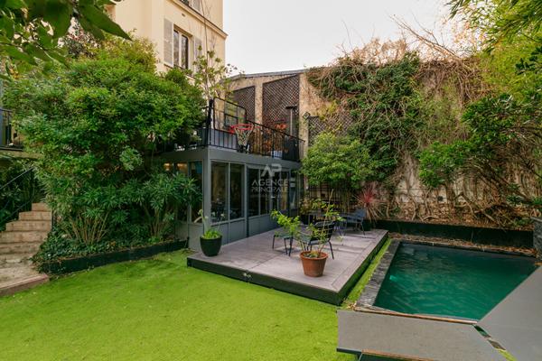 Versailles Notre-Dame Les Prés - Maison 12 pièces 267m² au sol avec terrasse et jardin agrémenté d'une piscine 1 990 000 € **  - Référence  28205