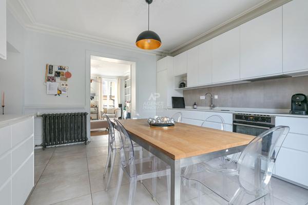 Versailles Notre-Dame Les Prés - Maison 12 pièces 267m² au sol avec terrasse et jardin agrémenté d'une piscine 1 990 000 € **  - Référence  28205