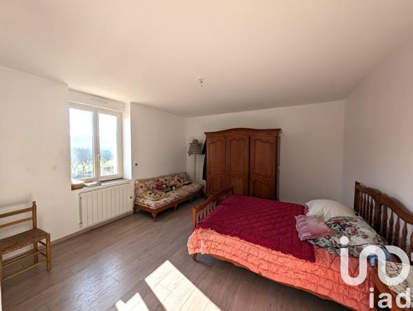 Maison traditionnelle 8 pièces de 160 m² à Condat (46110)