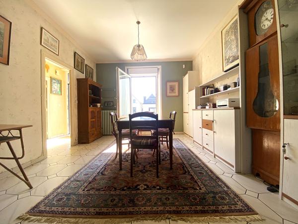 A vendre à Vannes secteur Gare maison Années 30 2 chambres sous sol véranda