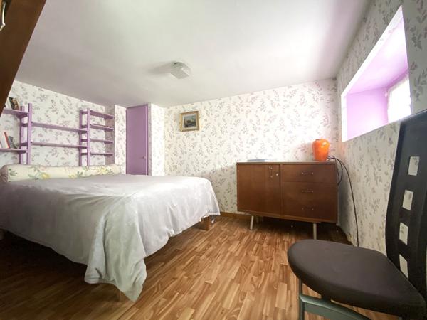 A vendre à Vannes secteur Gare maison Années 30 2 chambres sous sol véranda