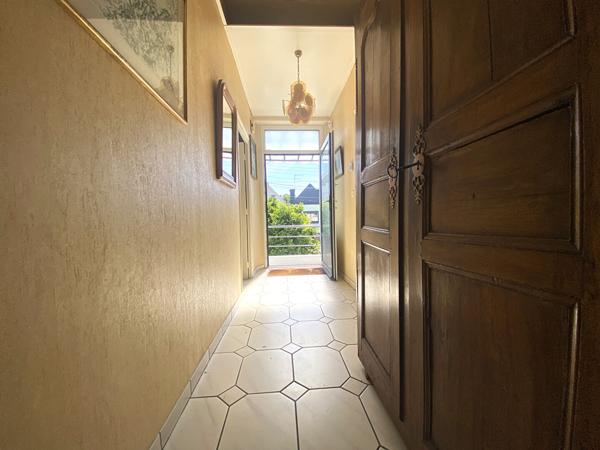A vendre à Vannes secteur Gare maison Années 30 2 chambres sous sol véranda