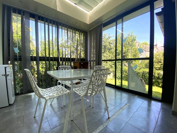 A vendre à Vannes secteur Gare maison Années 30 2 chambres sous sol véranda