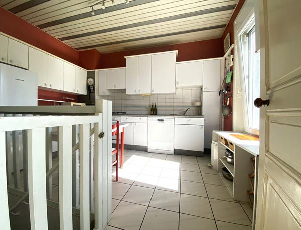 A vendre à Vannes secteur Gare maison Années 30 2 chambres sous sol véranda