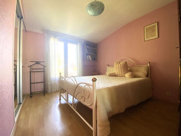 A vendre à Vannes secteur Gare maison Années 30 2 chambres sous sol véranda