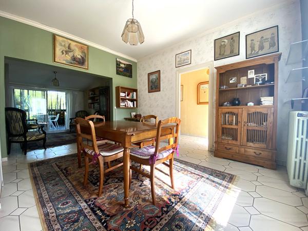 A vendre à Vannes secteur Gare maison Années 30 2 chambres sous sol véranda